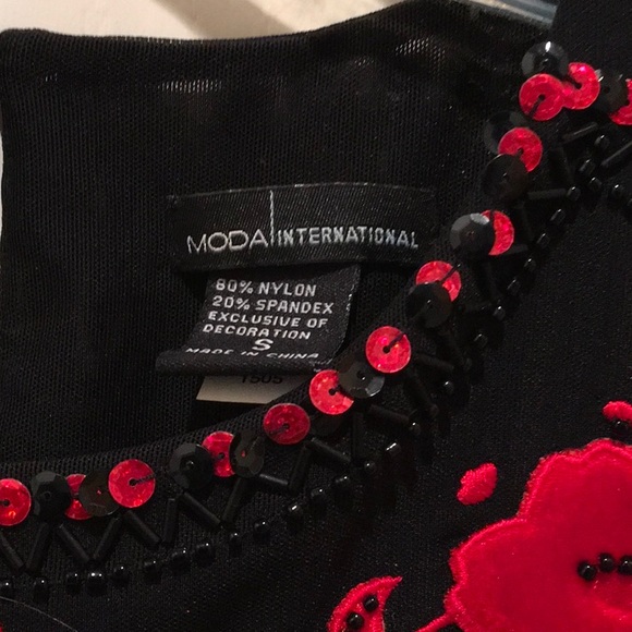 BLACK LONG SLEEVE TOP W/RED VELVET&SEQUINS+BEADS - Picture 3 of 4